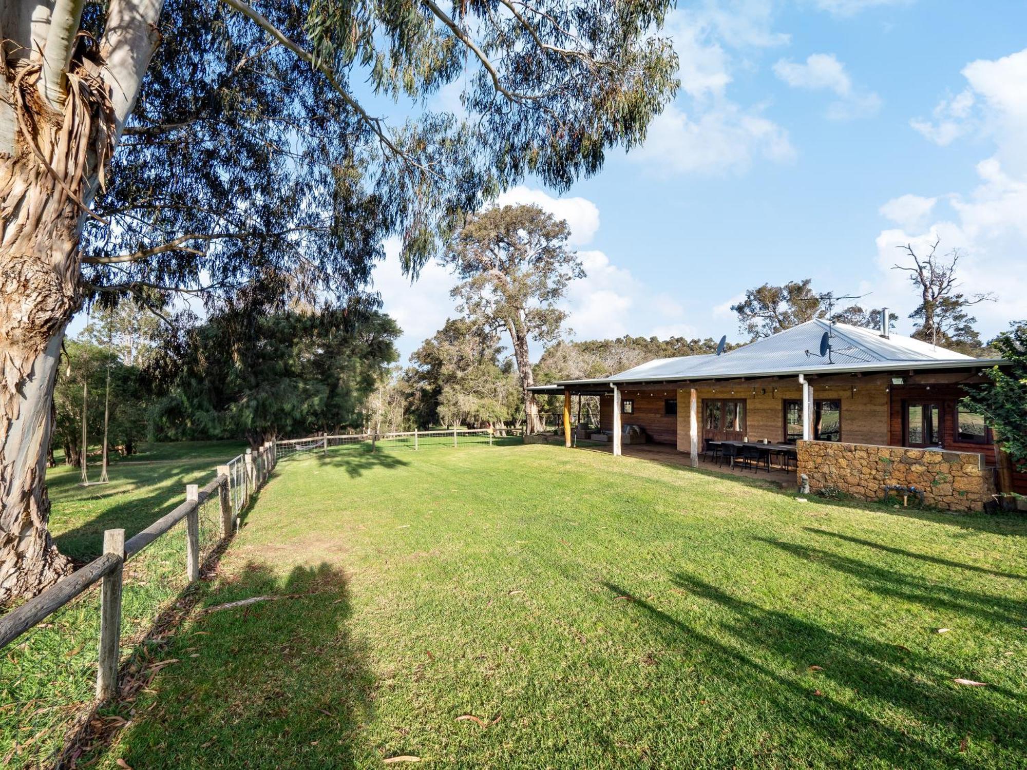 Island Brook Estate Vineyard And Holiday home